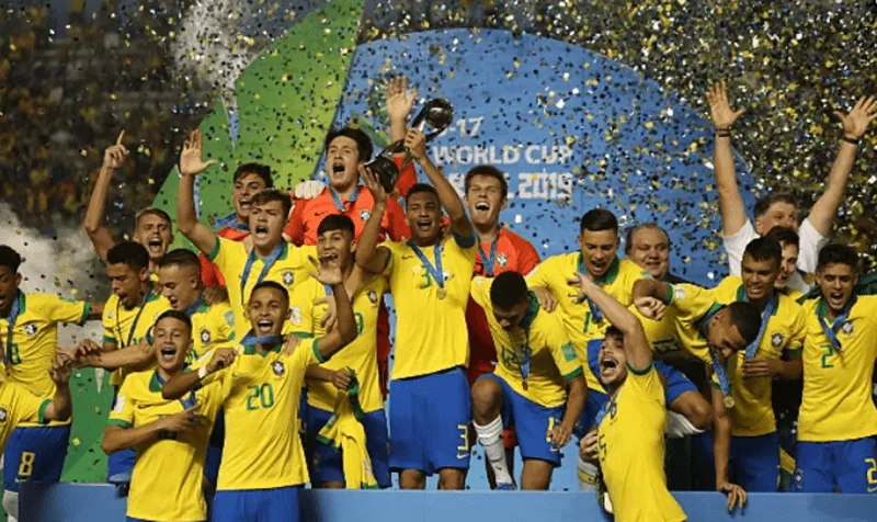 Đội tuyển Brazil hiện đang giữ kỷ lục độc tôn với 5 lần bước lên đỉnh vinh quang World Cup.