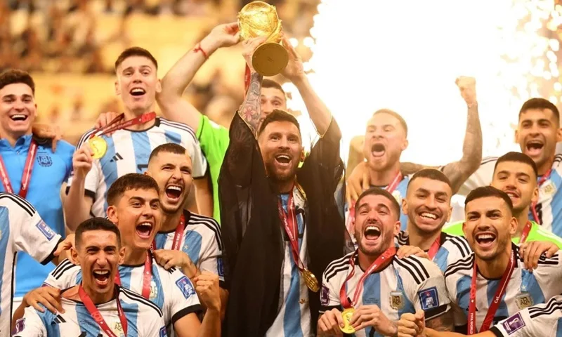 Lionel Messi đưa đội tuyển Argentina chính thức sở hữu ngôi sao thứ 3 trên ngực áo sau kỳ World Cup 2022.