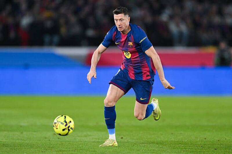Thành công của Lewandowski đến từ khả năng săn bàn, kỷ luật, thể lực bền bỉ và tư duy chiến thuật hiện đại.