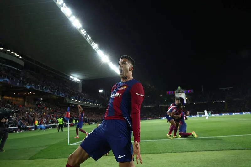 João Cancelo là mẫu hậu vệ biên kỹ thuật, có khả năng bó vào trung lộ và tổ chức lối chơi.
