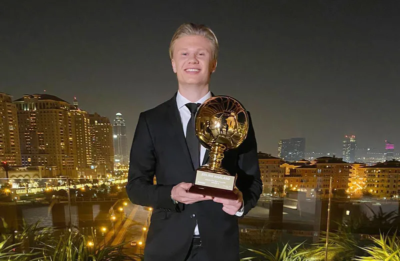 Những bước chạy đà hoàn hảo giúp Haaland ẵm giải thưởng Golden Boy 2020.