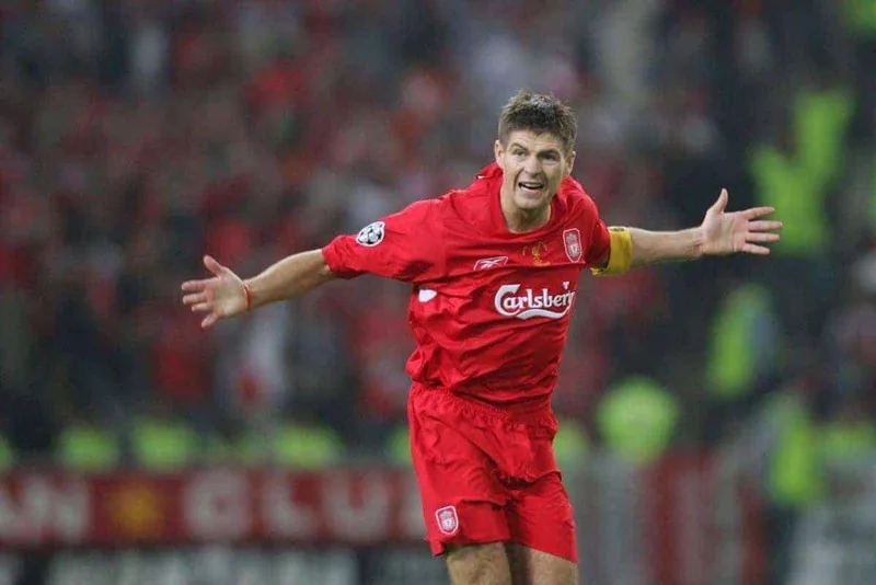 Thủ quân Steven Gerrard mở đầu cho màn lội ngược dòng vĩ đại nhất lịch sử Champions League tại Istanbul.